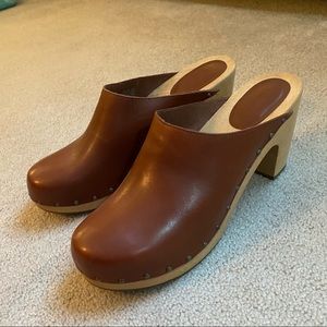 LL Bean Signature clogs size 10